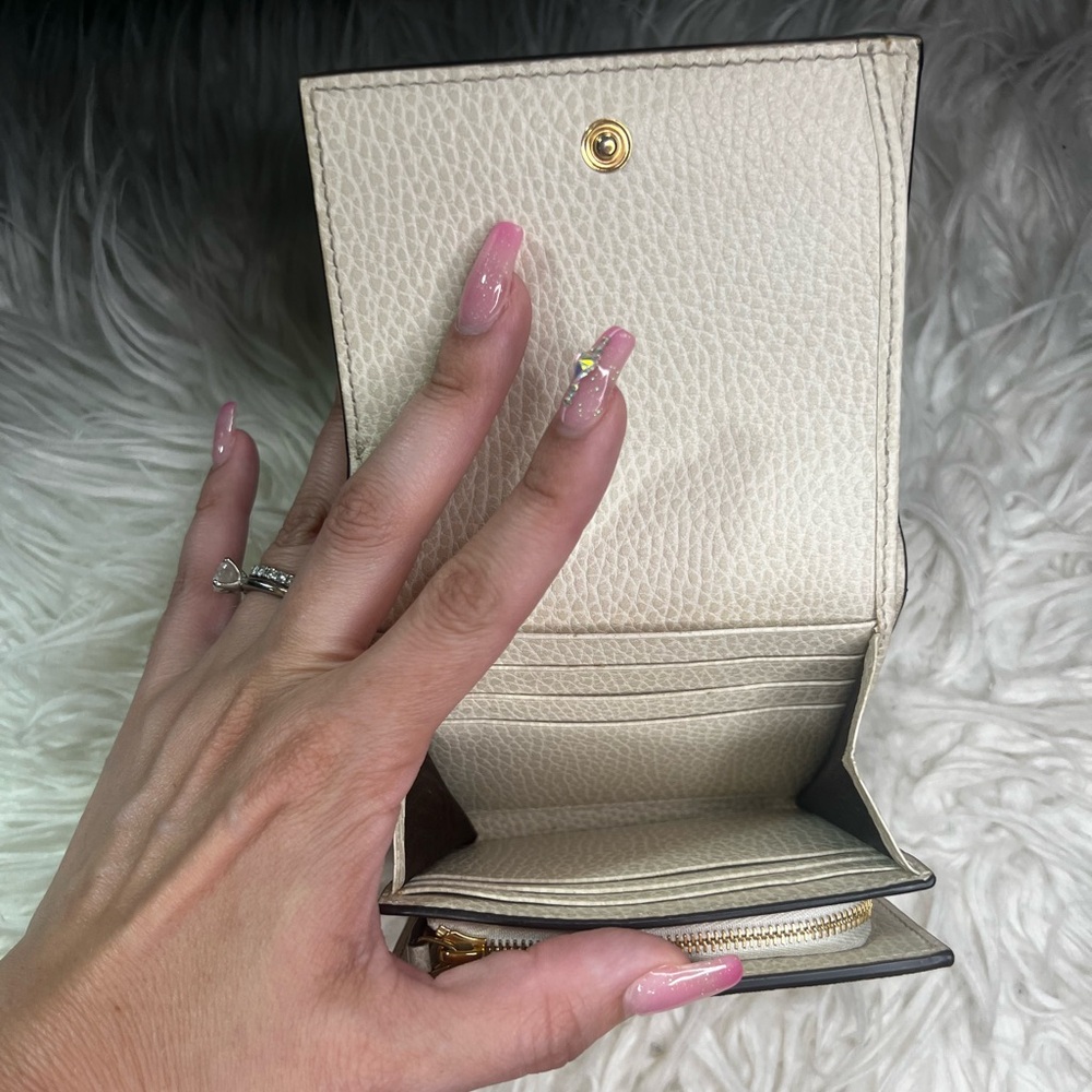 GUCCI Beige and ebony GG Supreme canvas, with white leather details - Picture 5 of 6